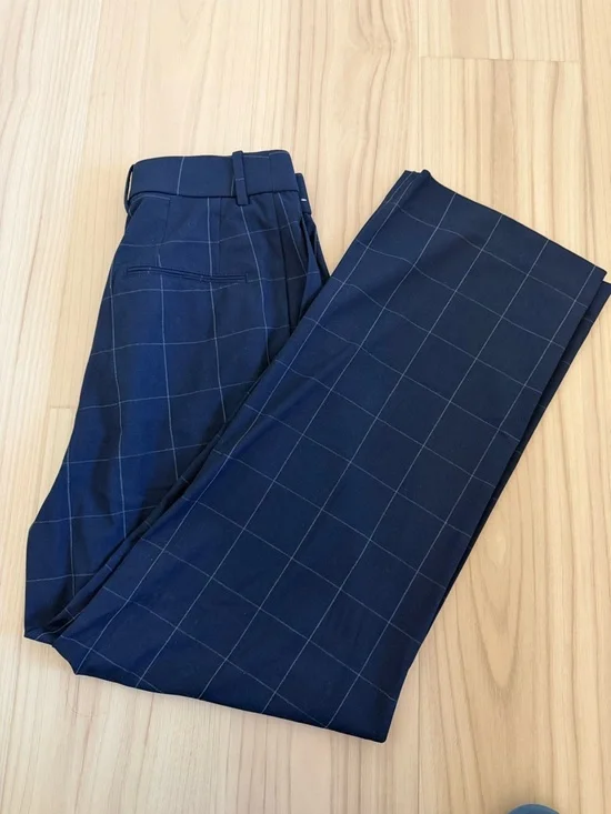 Uniqlo Women’s Size XS Wide-Fit Pleated Pants. NEW - Picture 4 of 4